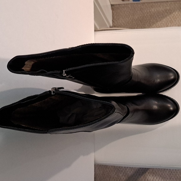 NWT Knee-High Boot with 'B' Buckle, Block Heel (Black) - TinaCus - Picture 2 of 12